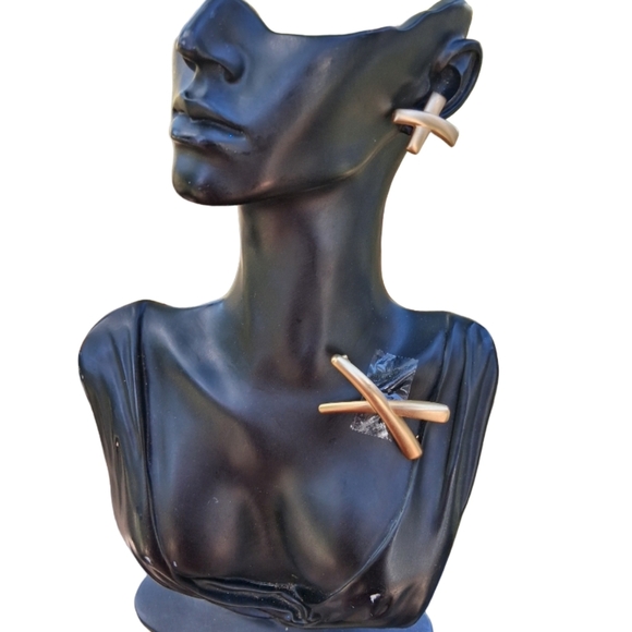 Vintage Monet Matte Gold X Earrings & Brooch Set (1980s) - Picture 1 of 7